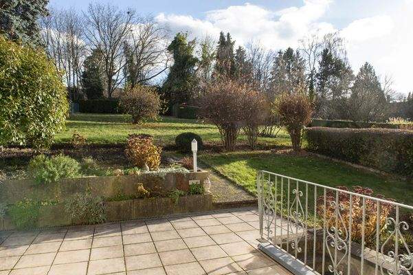 Sonnenterrasse und Garten 