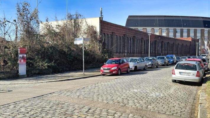 Halle Straßenseite 2