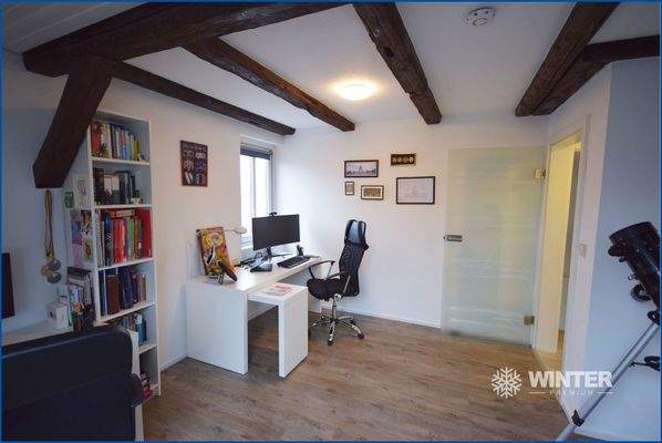 Arbeitszimmer mit Blick zum Flur