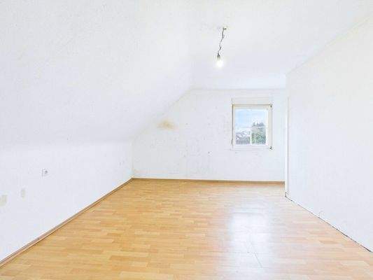 Einfamilienhaus mit Entwicklungspotenzial in Schwalbach