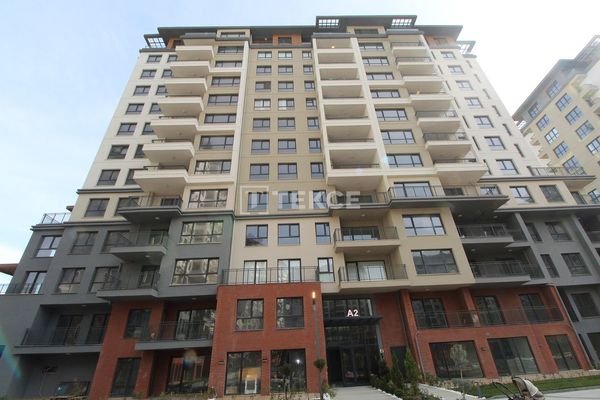 Flats with Swimming Pool in Istanbul Beylikduzu