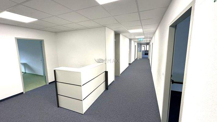 Flur mit Zugang in die Räume