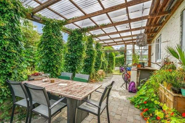 Überdachte Südterrasse