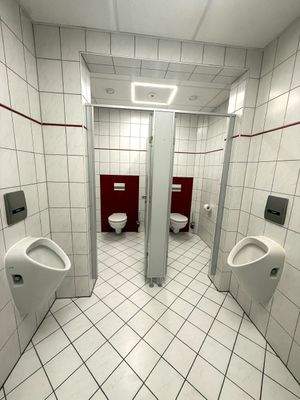 Moderne öffentliche Toilette