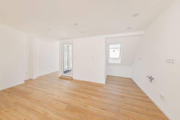 Küchenbereich mit Zugang zum Balkon