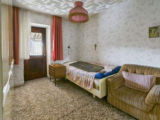 CAM01708G0-PR0081-STILL001