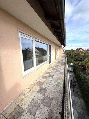 Balkon mit Zugang zum WZ und Schlafzimmer