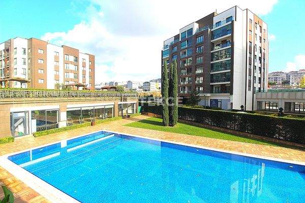 Apartments with Swimming Pools in Beylikdüzü İstanbul