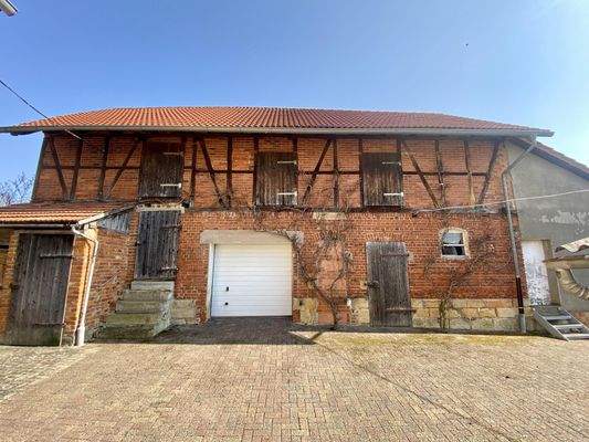 Nebengelass mit Garage