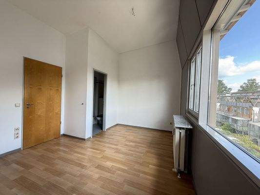 Schlafzimmer im OG mit Bad