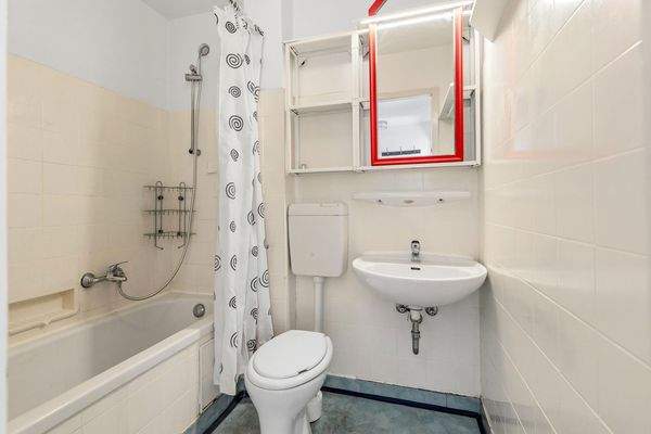 Badezimmer mit Badewanne