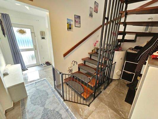 Flur / Treppe EG