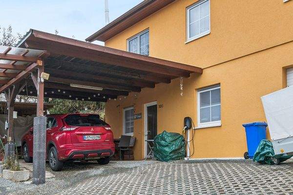 Einfahrt/Carport