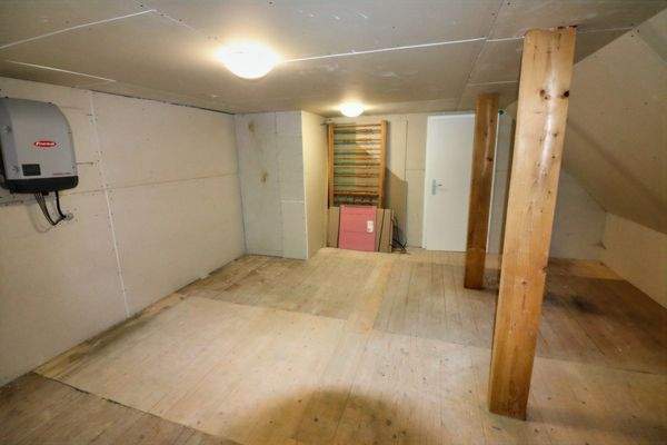 Abstellraum über dem Carport