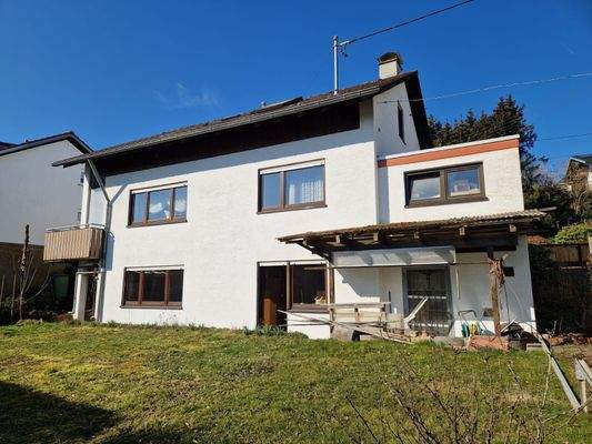 Gartenansicht III - Unterkellerte Garage
