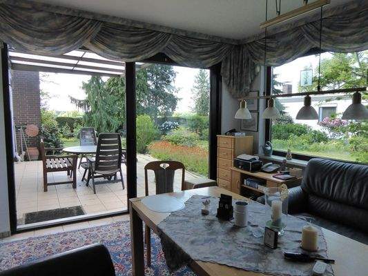 Wintergarten mit Gartenblick