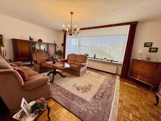 Wohnbereich mit Zugang zur Terrasse