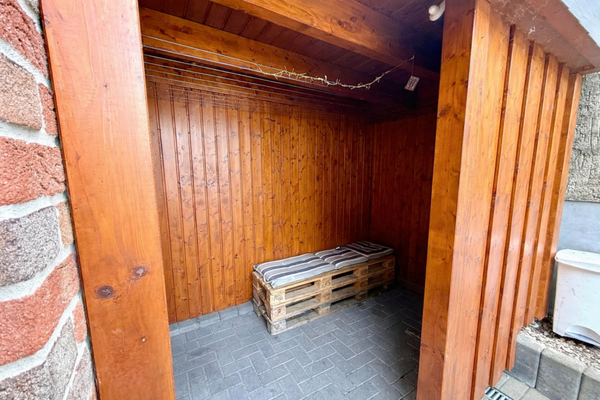 Überdachter Abstellplatz