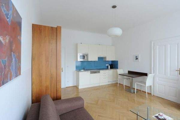 Wohn-/Schlafraum / bed sitting room