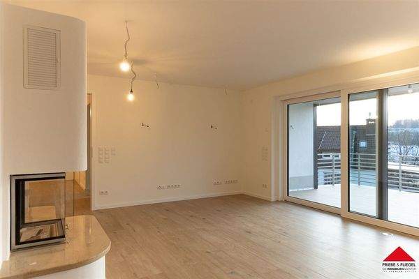 Wohnzimmer mit Kamin