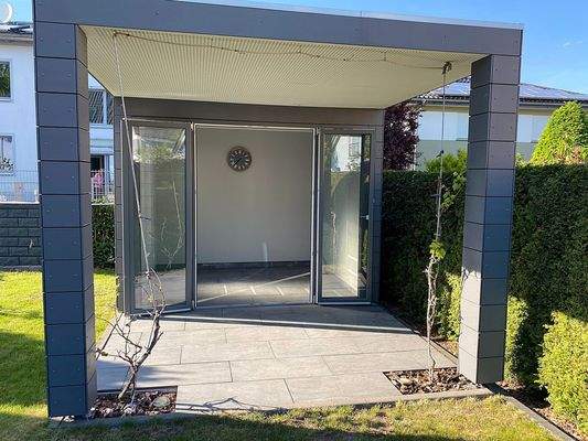 Modernes Gartenhaus, maßgefertigtes Einzelstück vollisoliert und ausgebaut mit Akustikdecke