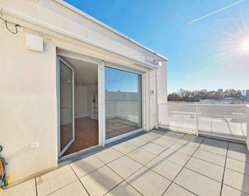 Sonnige große ca. 11,30 m² Terrasse