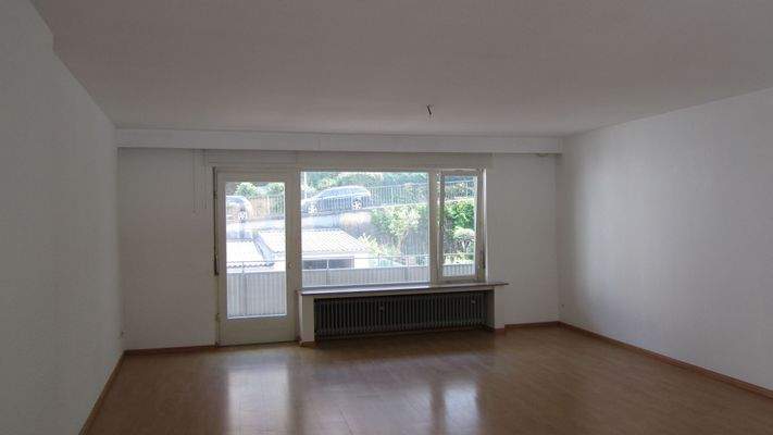 Wohnzimmer mit Balkon