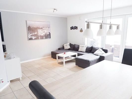 Wohn-/ Esszimmer
