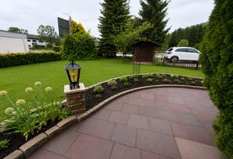 EG - Gartenansicht inkl. Stellplätze