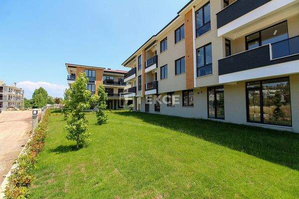 Flats for Sale in a Secure Complex with a Pool in Yalova