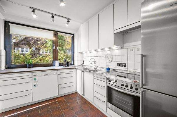 Großes Küchenfenster für perfekte Belichtung