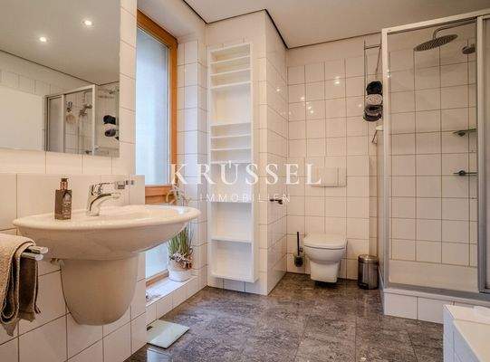 Das Badezimmer im Obergeschoss..