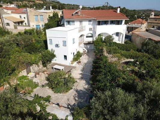 Zweistöckiges Haus mit Gästezimmer zum Verkauf in Kato Poros