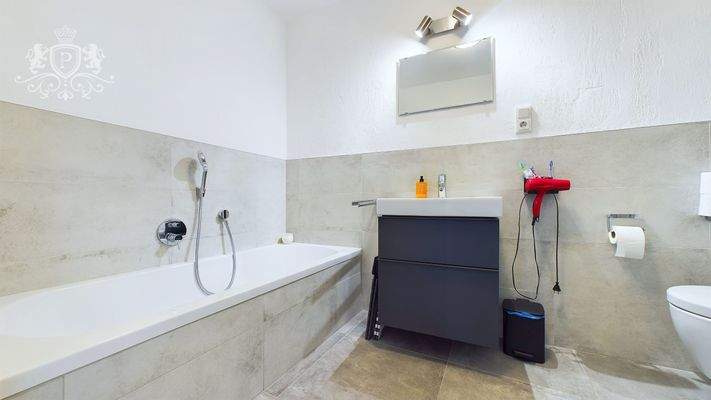 Wohneinheit 2 - Badezimmer - 2.OG