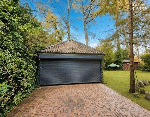 Doppelgarage mit Schuppen