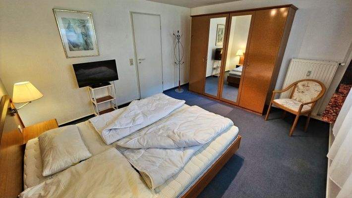 mit Tür zum Wohnungskellerflur