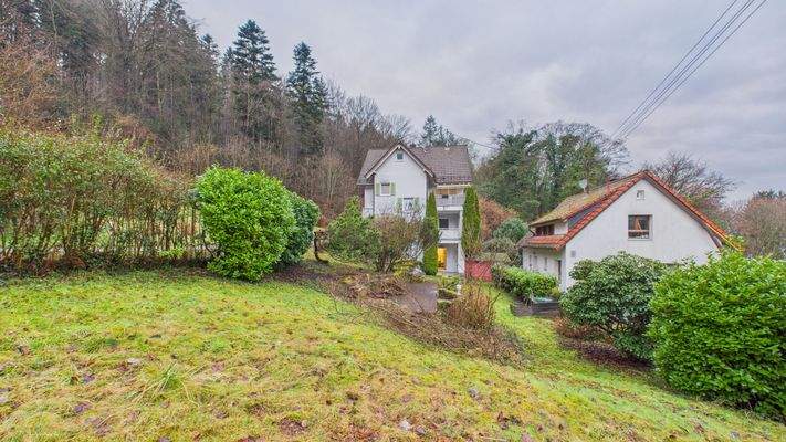 Haus von Außen mit Garten