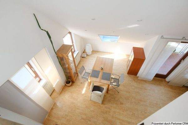 Blick von der Galeria auf den Essbereich