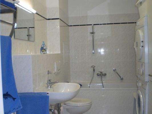 Badezimmer mit Badewanne