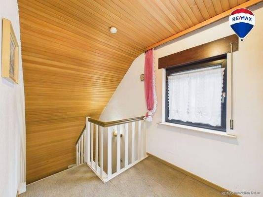 RE/MAX Immobilien DeLux Einfamilienhaus Körprich Flur