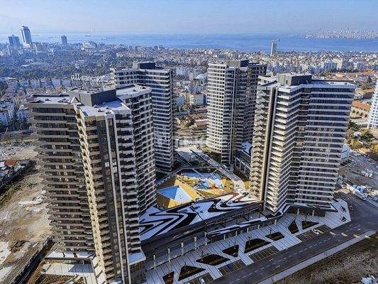 Sea-View Flats Near the Sea in a Complex in İzmir Konak