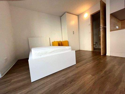 Möbliertes, neuwertiges Apartment mit Balkon im 2. OG, Baujahr des Gebäudes 2020, Fußbodenheizung