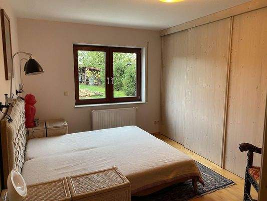 Schlafzimmer mit Einbauschrank
