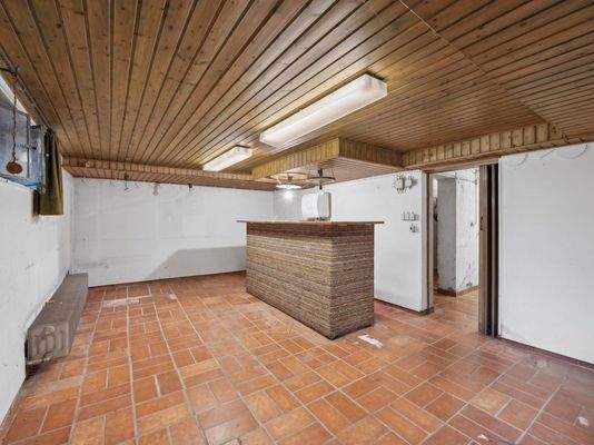 Kellerraum mit Theke