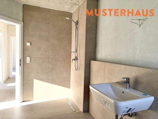 Musterfliesen Bad (Nachbarhaus)