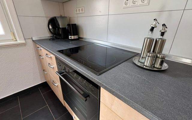 Küche 4 WG Zimmer Stuttgart möbliert Zuffenhausen Wohnen auf zeit bei urbanbnb.jpeg