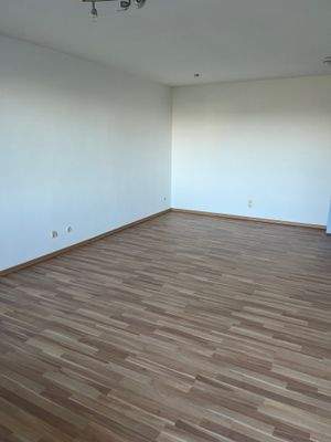 4. Teilansicht Wohnzimmer.jpg