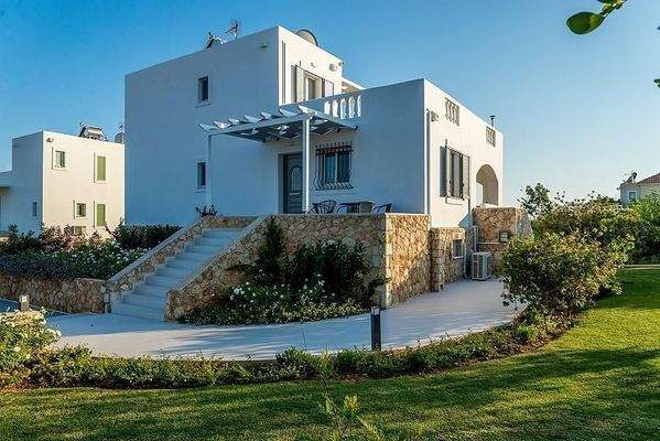 Kreta, Tersanas: Luxusvilla mit unschlagbarer Aussicht in ruhiger Lage zu verkaufen