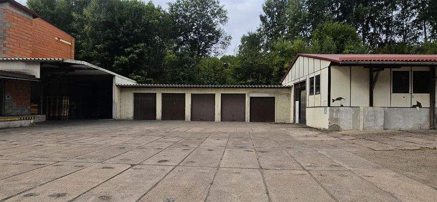 Garagen und Lagergebäude