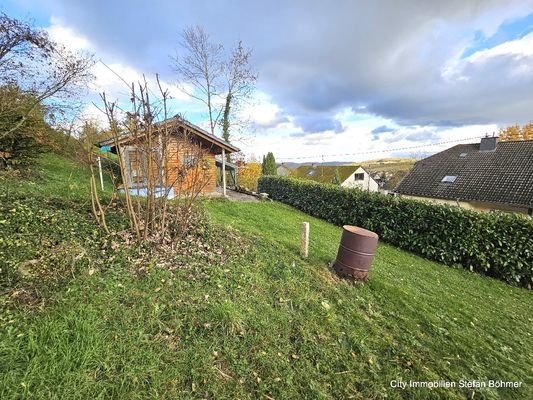 Garten mit Gartenhaus